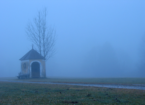Kapelle im Nebel